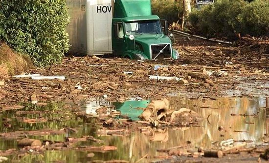 Καλιφόρνια: Αγωνιώδεις έρευνες για επιζώντες μετά τις κατολισθήσεις λάσπης – Στους 17 οι νεκροί (βίντεο)